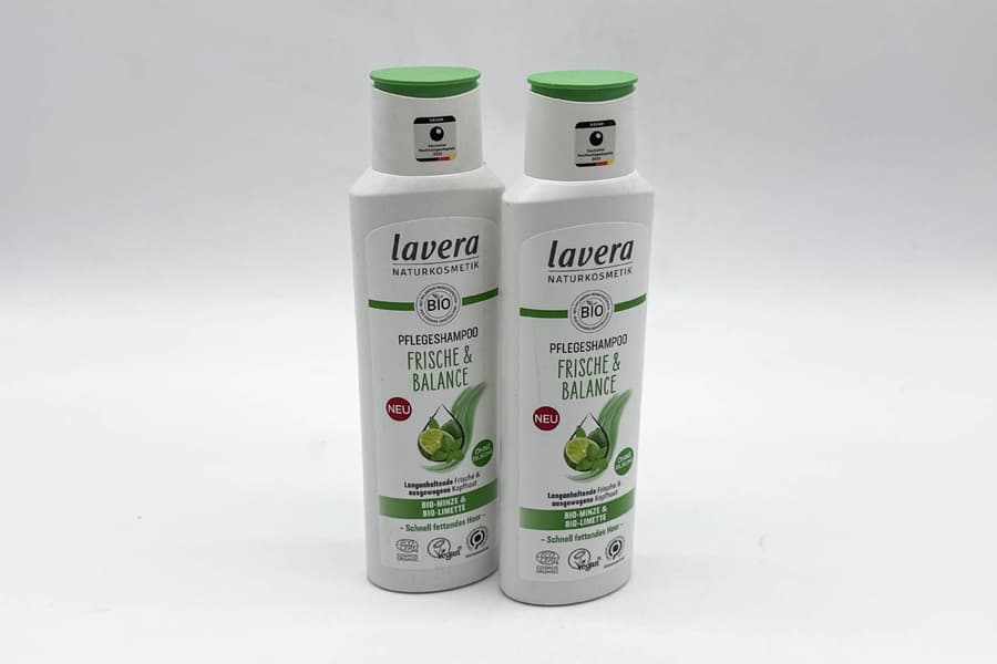 14 Flaschen Haarshampoos Lavera